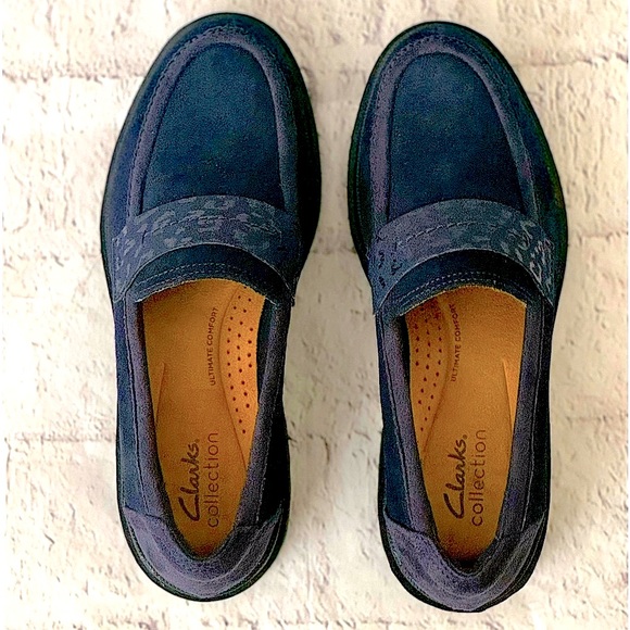 CLARKS Collection Calla Ease Loafers in Navy Blue - Picture 2 of 9